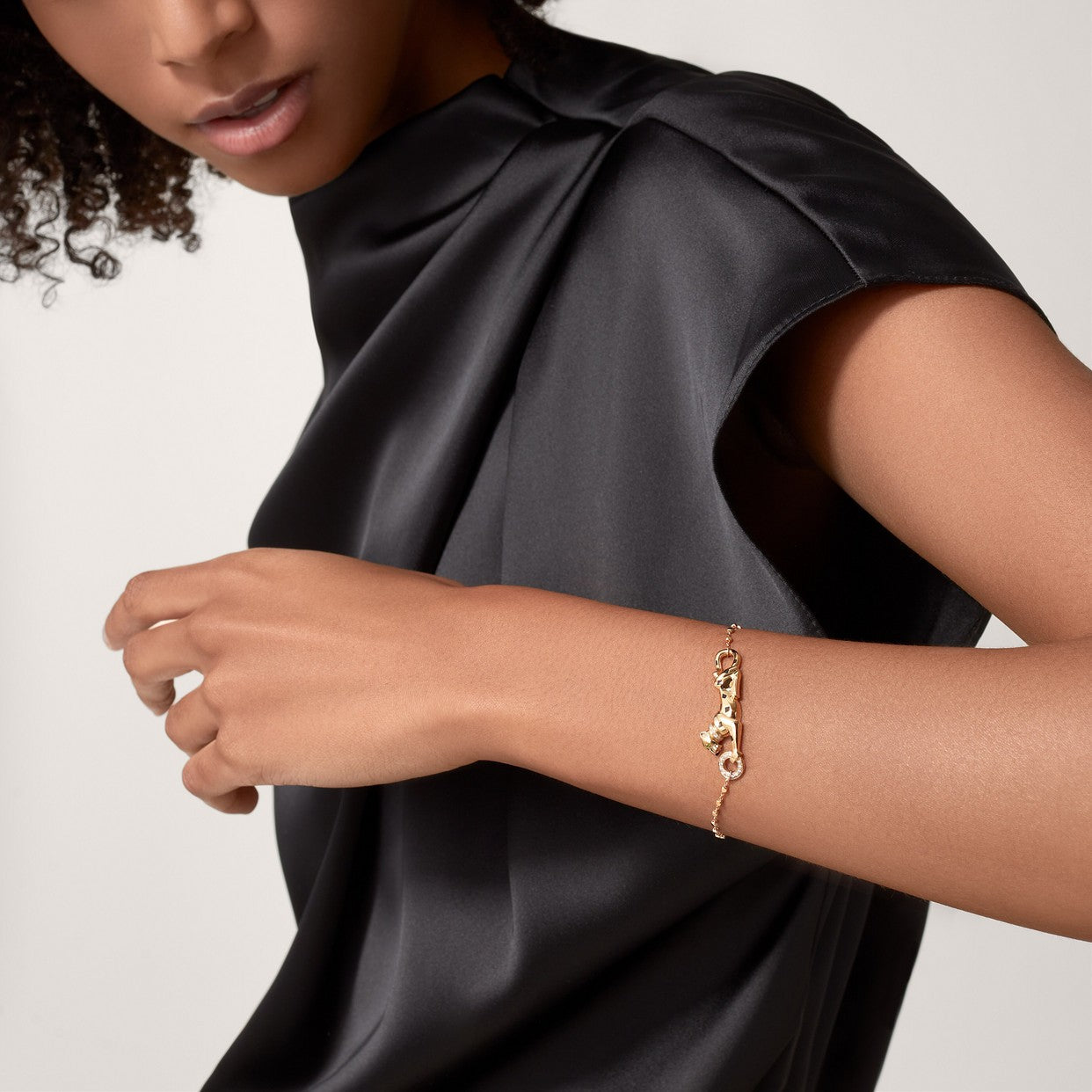 CARTIER PANTHER BRACELET ON DIAMOND-GOLD CHAIN
